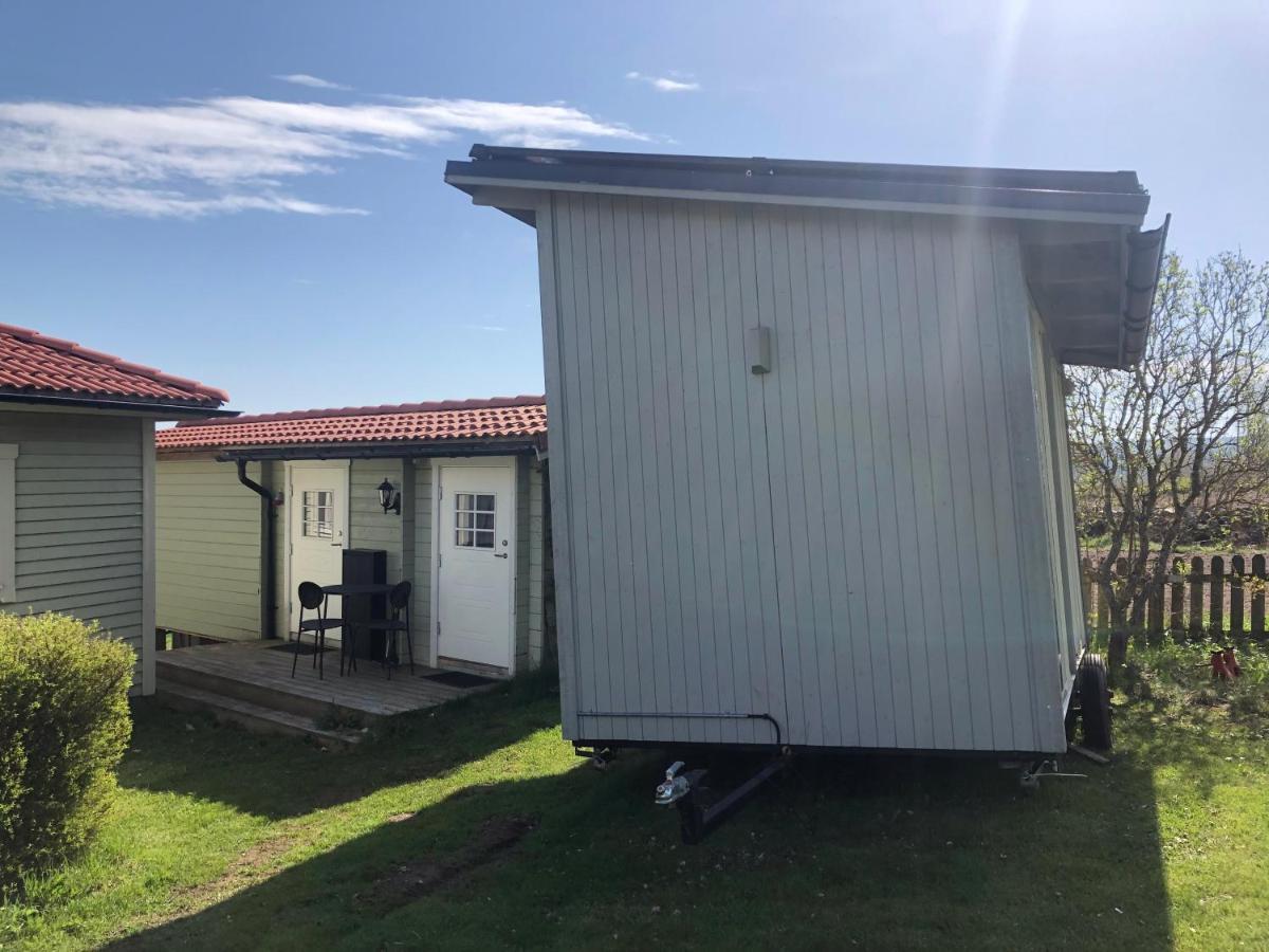 Two Small Guest Houses By Lake Rent Out As One Hjo Luaran gambar