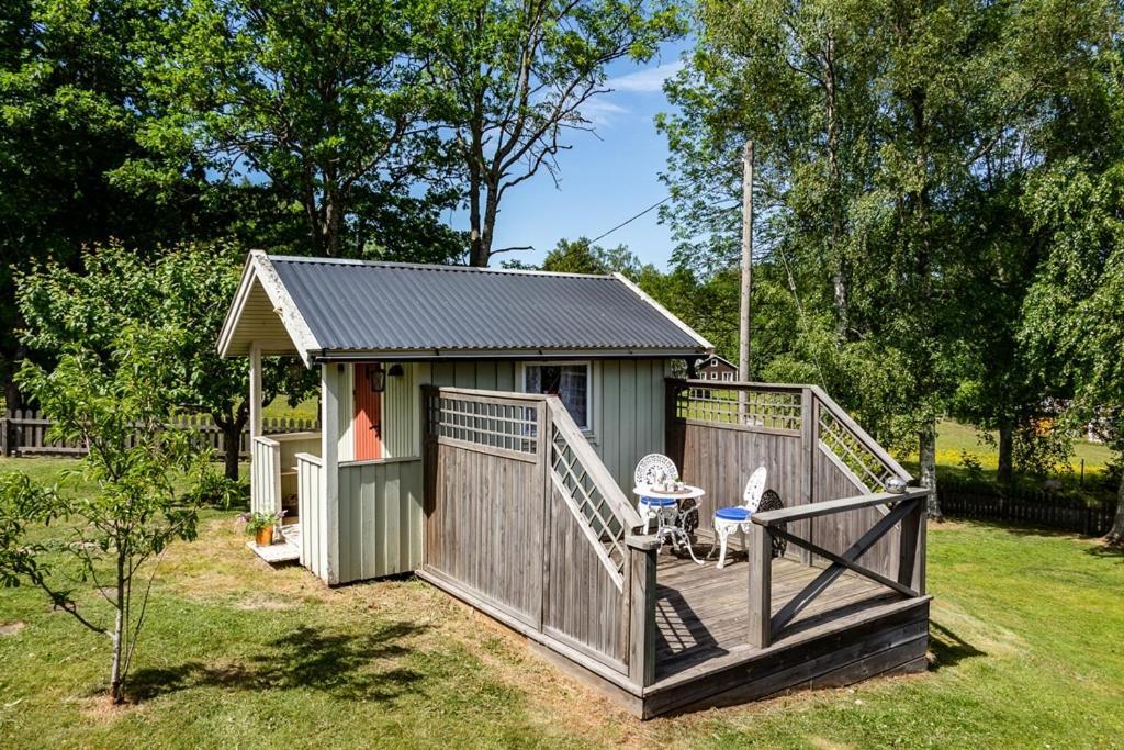 Two Small Guest Houses By Lake Rent Out As One Hjo Luaran gambar