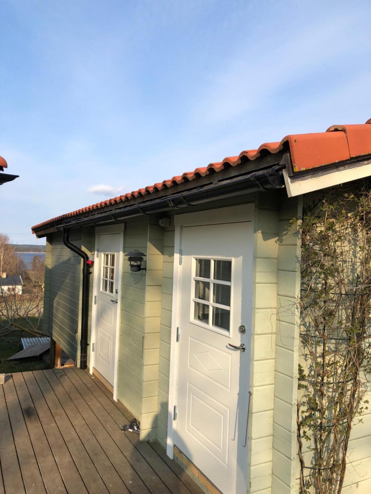 Two Small Guest Houses By Lake Rent Out As One Hjo Luaran gambar